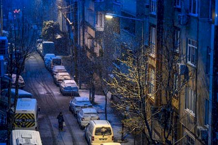 الثلوج تُعانق مدينة اسطنبول ومناطق اخرى في تركيا